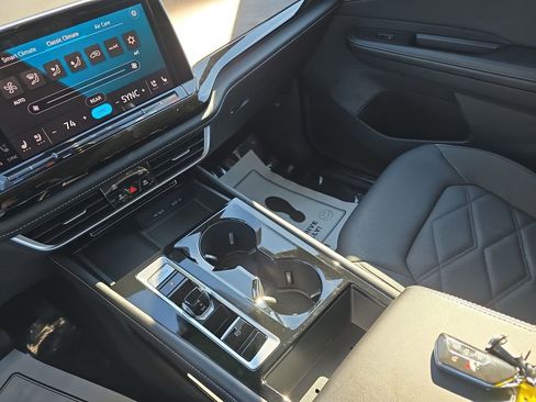 Used 2024 Volkswagen Atlas SE image 29