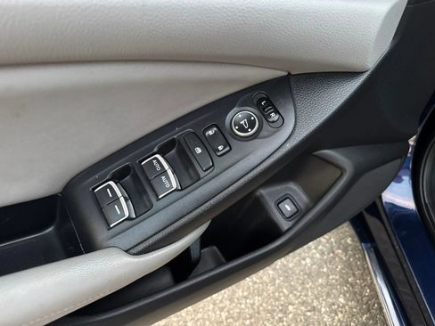 Used 2018 Honda Accord EX image 19