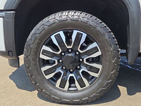 Used 2024 GMC Sierra 2500 Denali Ultimate AWD/4WD image 9