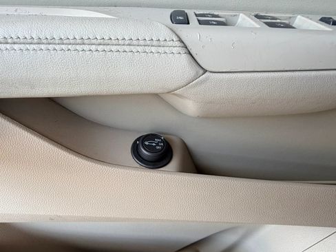 Used 2010 Cadillac SRX Luxury FWD image 24