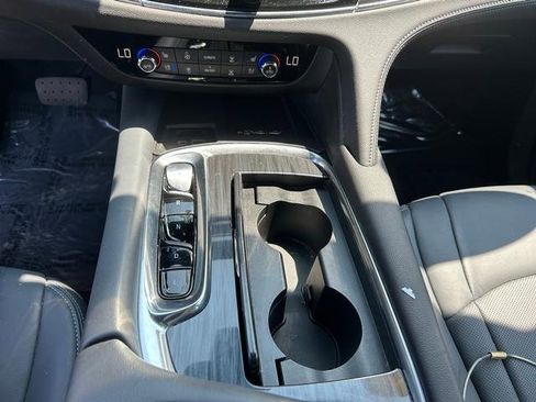 Used 2024 Buick Enclave Premium image 20