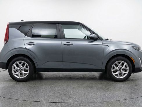 Used 2025 Kia Soul LX w/ LX Technology Package image 11