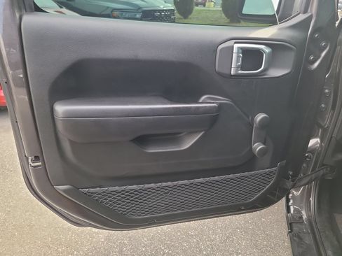 Used 2019 Jeep Wrangler Sport AWD/4WD image 9