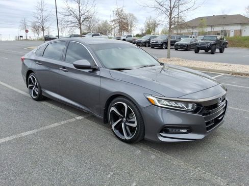 Used 2018 Honda Accord Sport image 3