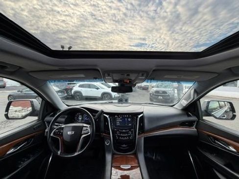 Used 2019 Cadillac Escalade Luxury AWD/4WD image 35