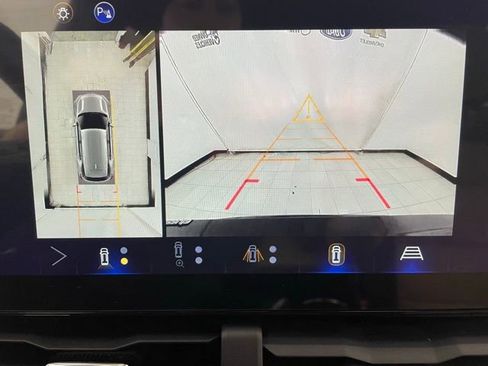 New 2025 Chevrolet Equinox ACTIV w/ Safety and Technology Package image 3