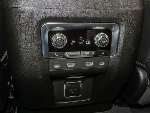 Used 2023 GMC Yukon XL Denali w/ Advanced Technology Package AWD/4WD image 32