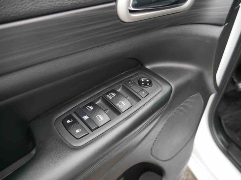 Used 2020 Jeep Grand Cherokee Altitude image 28