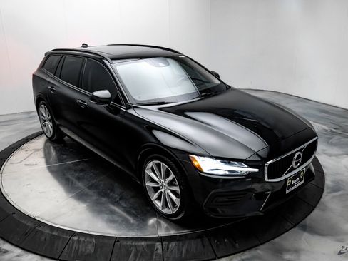 Used 2020 Volvo V60 T5 Momentum w/ Protection Package Premier image 21