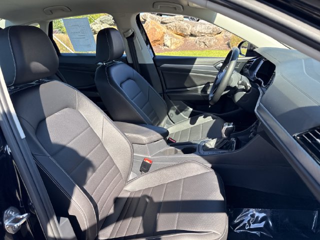 Used 2024 Volkswagen Jetta SE FWD image 13