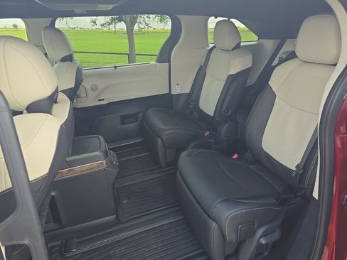 New 2026 Toyota Sienna Platinum AWD/4WD image 10