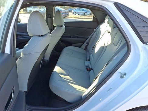 Used 2024 Hyundai Elantra Limited image 13