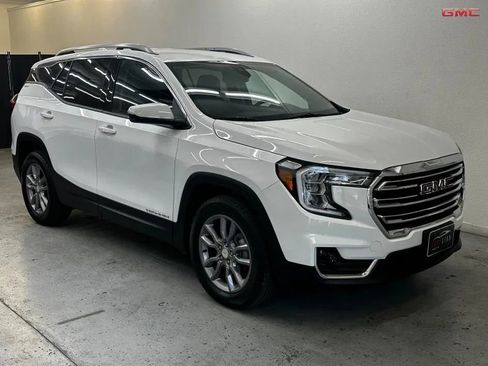 Used 2024 GMC Terrain SLT image 1
