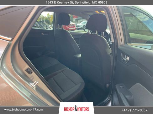 Used 2022 Hyundai Accent SEL image 11