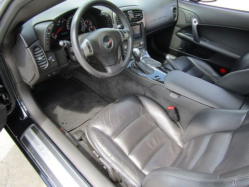 Used 2011 Chevrolet Corvette Coupe w/ Preferred Equipment Group RWD image 10