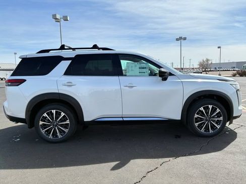 New 2026 Nissan Pathfinder Platinum FWD image 7
