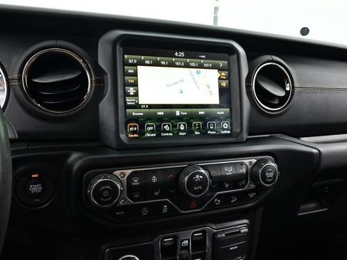 Used 2021 Jeep Wrangler Unlimited Sahara AWD/4WD image 10