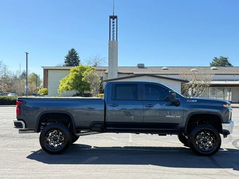 Used 2020 Chevrolet Silverado 2500 LT w/ Convenience Package image 6