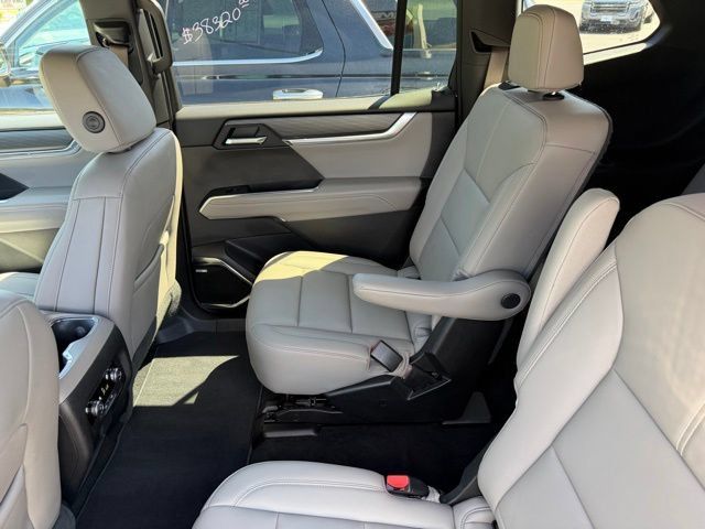 Certified 2026 GMC Acadia Elevation w/ Elevation Premium Package FWD image 7