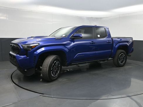 Used 2025 Toyota Tacoma TRD Sport AWD/4WD image 21