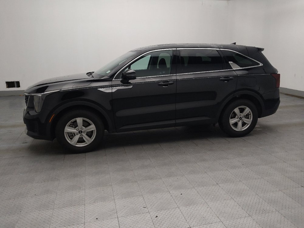 Used 2024 Kia Sorento LX FWD image 2