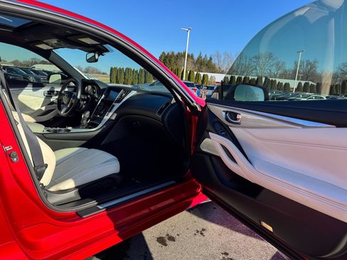 Used 2017 INFINITI Q60 Red Sport 400 image 11