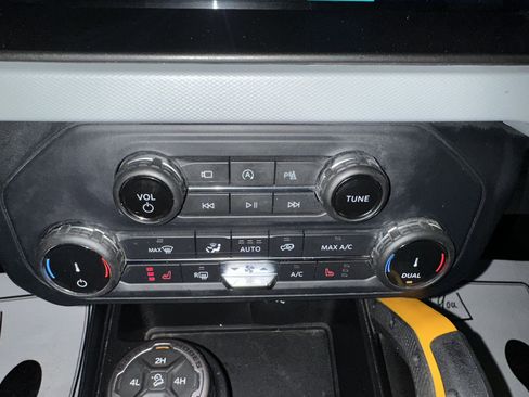 Used 2022 Ford Bronco Badlands w/ Sasquatch Package image 21