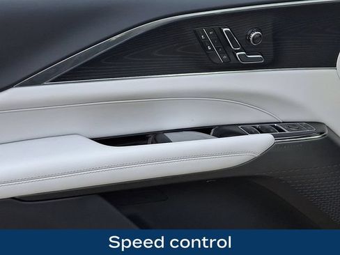 Used 2024 Cadillac Lyriq Luxury AWD/4WD image 22