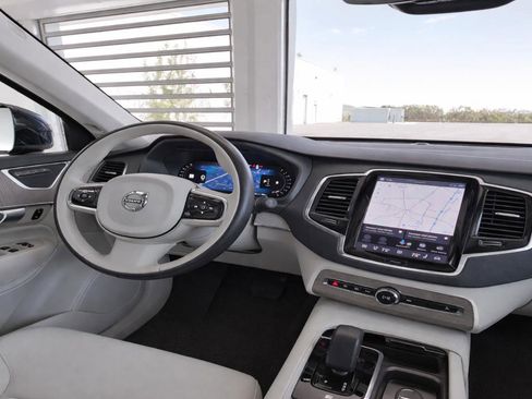 Certified 2024 Volvo XC90 B6 Plus AWD/4WD image 15