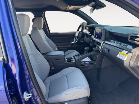 Certified 2025 Toyota Tacoma SR5 AWD/4WD image 15