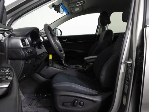Used 2019 Kia Sorento LX image 17
