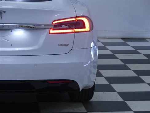 Used 2018 Tesla Model S 100D AWD/4WD image 30