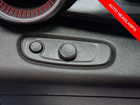 Used 2024 Chevrolet Trax RS image 11