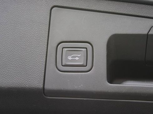 Used 2024 Cadillac XT4 Premium Luxury FWD image 8