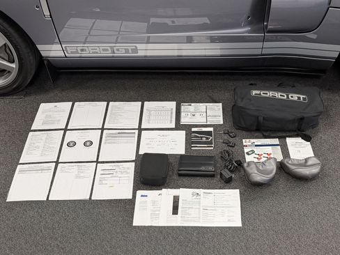 Used 2006 Ford GT RWD image 25