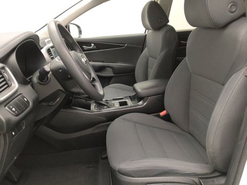 Used 2020 Kia Sorento LX image 17