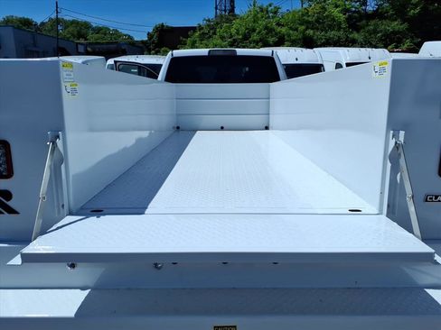 New 2026 RAM 5500 Tradesman w/ Chrome Appearance Group AWD/4WD image 14