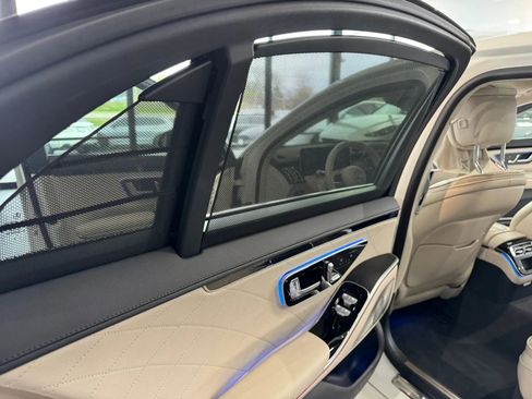Used 2022 Mercedes-Benz S 580 4MATIC Sedan w/ AMG Line Package image 21