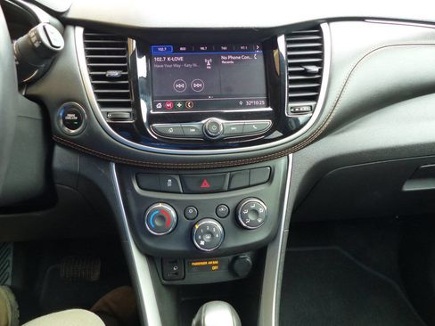 Used 2020 Chevrolet Trax LT w/ LT Convenience Package image 44