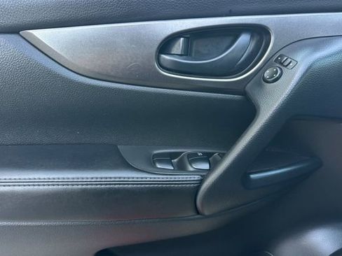 Used 2021 Nissan Rogue Sport S image 12