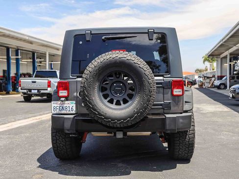 Used 2018 Jeep Wrangler Sport AWD/4WD image 6