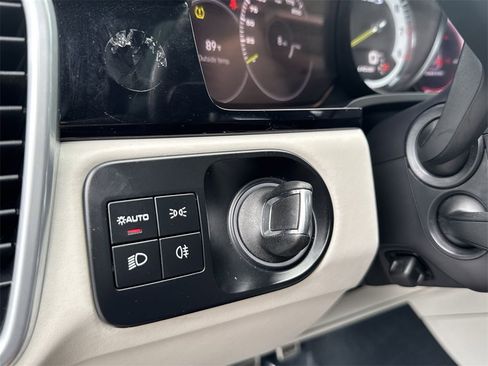 Used 2023 Porsche Cayenne Turbo S image 22