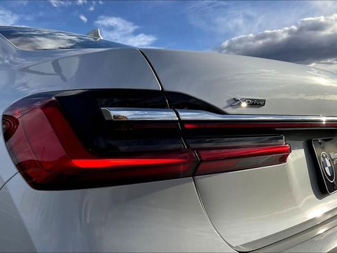 Used 2020 BMW 750i xDrive w/ Cold Weather Package image 23