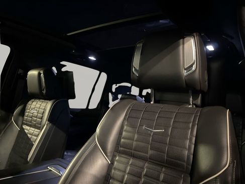 Used 2023 Cadillac Escalade ESV Premium Luxury Platinum image 31