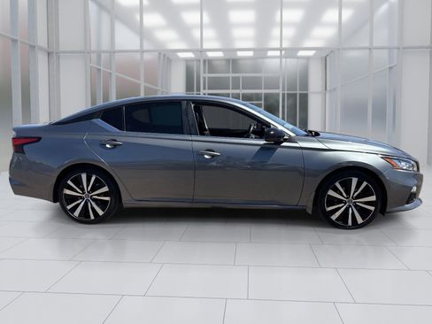 Used 2020 Nissan Altima 2.5 SR w/ Premium Package FWD image 7