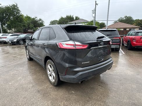 Used 2019 Ford Edge SE image 5