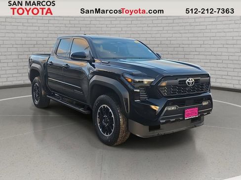 Certified 2025 Toyota Tacoma TRD Off-Road image 3