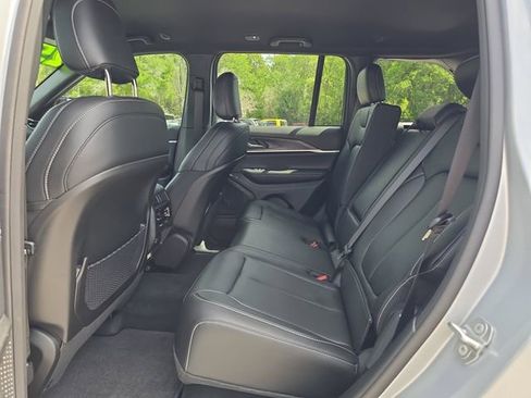 Used 2025 Jeep Grand Cherokee Limited w/ Black Appearance Package image 13