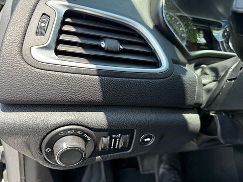 Used 2016 Chrysler 200 Limited FWD image 35