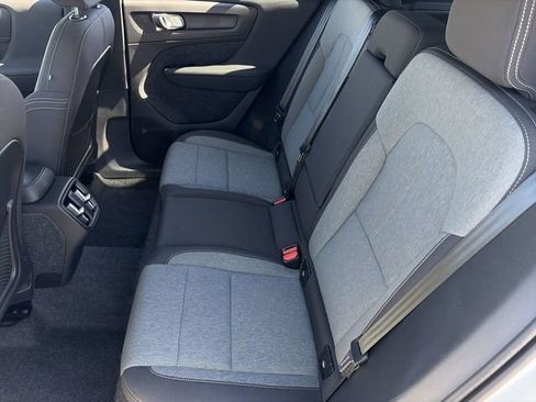 Used 2025 Volvo XC40 B5 Core AWD/4WD image 19